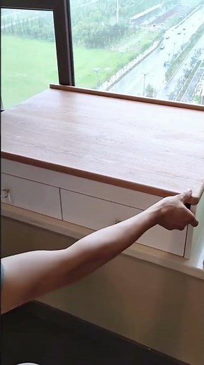 出窓の下に引き出し式の作業台を作るために、2種類の引き出しスライドレールを使いました。仕上がりは本当に素晴らしいです！🪟⚙️