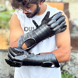 Shadow Spiked Gothic Gauntlets – Hand-forged Black Steel Knight Armor Gloves for LARP, Cosplay & Renaissance - Etsy