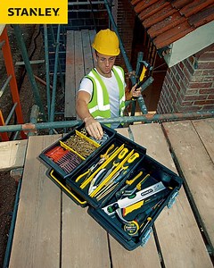 La compattezza della nostra Cassetta Cantilever 18" è imbattibile! Contiene ben due vaschette estensibili e grazie alle guarnizioni IP 53, l'umidità sarà un lontano ricordo. Scopri di più: http://bit.ly/2J5IV4o | Stanley Tools Italia