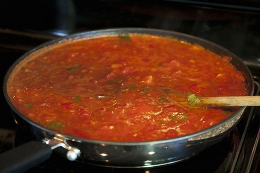 4 Simple Steps to a Fragrant Provençale Tomato Sauce