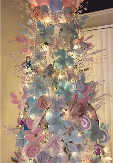 Last years candy land Christmas tree 🎄🍭🍬🧁 #candylandchristmas #christmas #christmastree #christmasdecor #christmastreedecorating