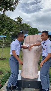 “Siapa wanita tercantik di SMA Plus Efarina? Jawabannya… tergantung siapa yang ditanya” 🤣🫢 #trend #fyp #sma | Sma/smk Plus Efarina