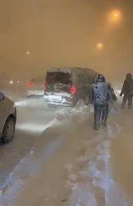 ❄ Outre la Grèce, la Turquie subit aussi une offensive hivernale majeure. Une tempête de neige paralyse Istanbul et ses 15 millions d'habitants. Les routes sont coupées et les avions cloués au sol. (© Sinan Şahinoğlu) | Météo Express
