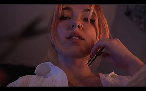 【ASMR/眠音】Its_Bunnii ASMR 躺在我腿上，我给你拔眉毛