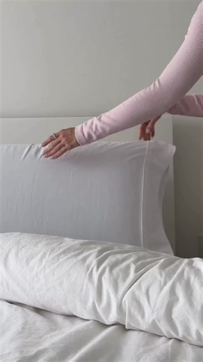 Veluna | Iwona • Cleaning Aesthetic Strategist on Instagram: "Don't try to clean your whole house today. That’s why you’re feeling overwhelmed. ⚜️ In the world of high-end property maintenance, we focus on Subconscious Clarity. Your brain constantly processes every item and speck of dust in its view as a "pending task." The 10-Minute Rule for a Successful Monday: Pick ONE surface you see first thing in the morning. Clear it completely, polish it to a mirror finish, and leave it empty. Notice how