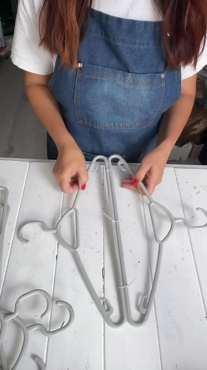 Ricicla grucce di plastica realizza qualcosa di geniale #fblifestyle | Creativemamy Only Christmas