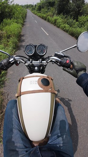 The ride begins the moment you walk up to the bike, the seat drops, the key turns, and the world switches into motion. From that first ignition to the first roll, the POV tells the whole story. And through it all, the tank straps stay locked in place, built for motorcycles with centre or right-side fuel inlets, keeping your essentials secure and steady from the very start. #tripmachine #tripmachinecompany | Trip Machine