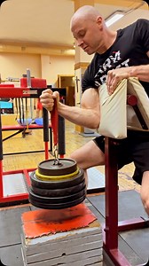 #armwrestling #specific #training Working angle With partial curl exercises the greatest load will be at the end of the movement and this will also be the position where you will form the so-called ‘working angle’ in armwrestling. Of course, it will usually be more difficult to perform the movement at a greater amplitude. However, if you want to develop a tight working angle or strength at specific position - the question is whether to work at more open angle with similar exercise at all. Or you