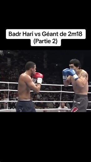 Badr Hari relance son combat intense en kickboxing