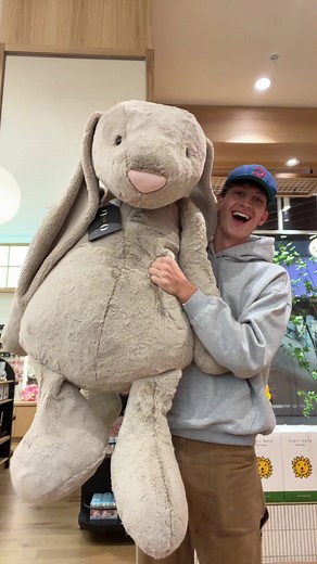 The Largest Jellycat Ever – Unbelievable Size and Cuteness!