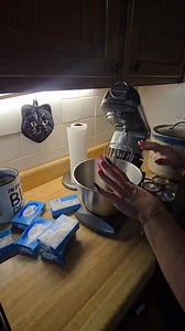 29K views · 692 reactions | no bake cherry cheese cake! this one is everyone's favorite  for a regular pie 2 blocks cream cheese 1 can sweetened condensed milk 1/4 cup lemon juice for crust: 2-3 packets honey graham crackers 1-2 cup melted butter top with 1 can cherry pie filling | Cleaning with Bre | Facebook