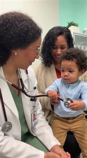 Toddler Becomes the Doctor! 🩺😂 Adorable Check-Up with Mom & Pediatrician #baby #dadandbaby