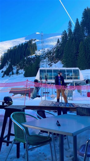 Chillax on the ski slopes 🎿