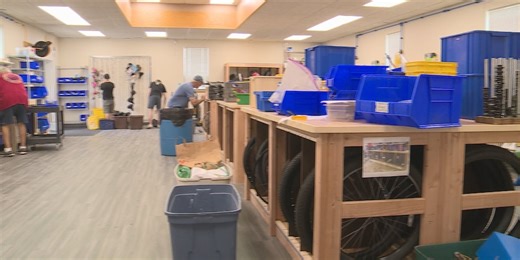 'Lincoln Bike Kitchen' volunteers start move to new, bigger location