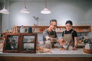 Tips & Overtime Taxes Explained: What Changed and What Didn’t | Intuit TurboTax Blog