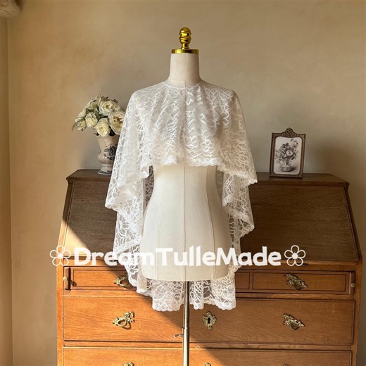 Boléro romantique pour mariée, Cache-robe de mariée, robe de mariée ivoire châle, haut de forme floral élégant pour mariage, châle de mariée léger, cape de mariage en tulle - Etsy France