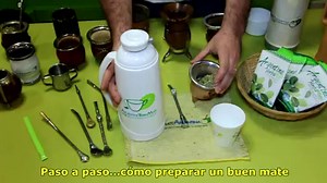 Paso a paso...preparamos un rico #mate Compartimos este video con algunos "tips" para preparar un mate a la temperatura ideal, para disfrutar del sabor de la yerba mate y aprovechar al máximo todas sus propiedades.#comoprepararmate #yerbamate | Yerba Mate Argentina