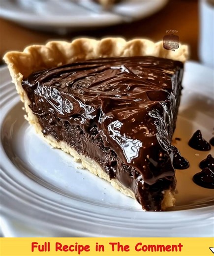 🍫🥧 Hot Fudge Pie 🍨✨ Warm, decadent chocolate bliss with a soft, fudgy center and buttery crust — serve it with ice cream for the ultimate Southern treat! Ingredients 1 stick butter, softened 1 tsp vanilla extract 3 tbsp cocoa powder ..... Recipe in First Coʍmеոτ 💬👇 | Random Recos