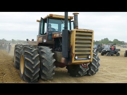 Versatile 895 With 6-Furrow Plow