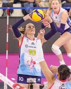 LVF 🇮🇹: MAJA OGNJENOVIĆ 🇷🇸 – PURE CLASS! ✨ From no-look assists to perfectly timed plays, Maja brings elegance, vision and precision to every touch. The Serbian legend continues to enchant the LVF with her timeless style and masterful control. 🧠🏐 🏐 #LVFSerieA1 #Volleyball #Pallavolo | Volleyball World