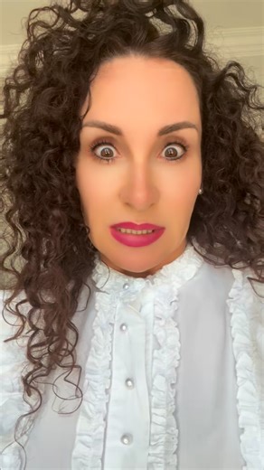 The cycle 🔁 of hot 🥵 and cold 🥶 isn’t romance. ❤️‍🔥 It’s psychology. #relationshippatterns #traumabonding #knowbetterdobetter #DrMadeleineVieira | Dr. Madeleine Vieira - Clinical Child Psychologist