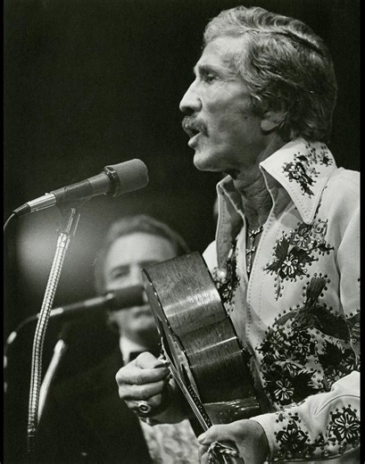 104K views · 4.4K reactions | Before neon lights and electric guitars, there was the voice of Marty Robbins — painting stories of cowboys, deserts, and endless horizons. His songs carried the spirit of the old West, where every note felt like dust and sunset mixed in the wind. A true storyteller who made legends live forever. | Classic Country | Facebook