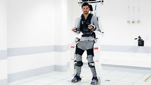 Paralyzed man walks using brain-controlled robotic suit