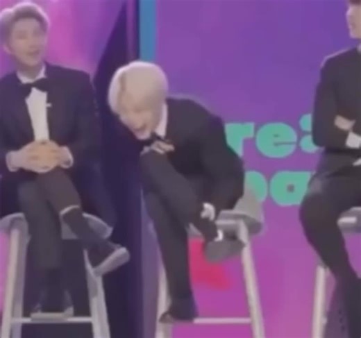 Jimin falling 🪑😭 #jiminfalling #parkjimin #foryoupage #kpopfyp