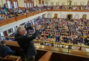 Here's how the Texas Legislature works: Hurry up and wait, then sprint to the finish