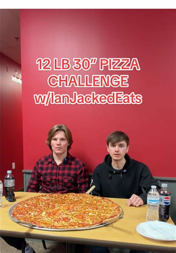 12 POUND 30 INCH PIZZA From Andy’s Hometowne w/ @IanJackedEats #fyp #mukbang #foodchallenge #pizza #food