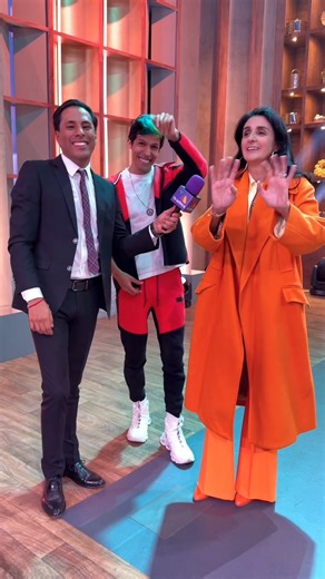 ¡Rafa Polinesio y Bárbara Torres se reencuentran en la GRAN #FinalMasterChefCelebrity Generaciones! "Madre e hijo", se emocionaron con el desempeño de los finalistas en la cocina. 👏 Antonio Betancourt platicó con ellos detrás de cámaras. 🎥 EN VIVO AHORA 🍽️📺 https://bit.ly/VIVOMCCG | MasterChef México