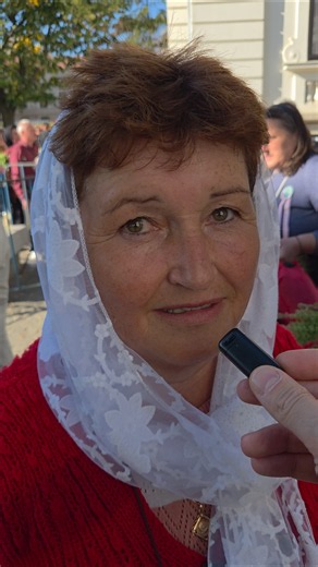 ASCULTAȚI CE SPUNE ACEASTĂ DOAMNĂ DE LA RACLA SFINTEI CUVIOASE PARASCHEVA!