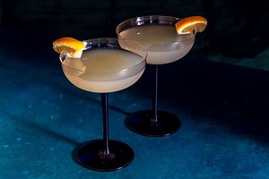 What Do Prohibition, Paris, and the Titanic Have in Common? This Timeless, Honey-Lemon Cocktail