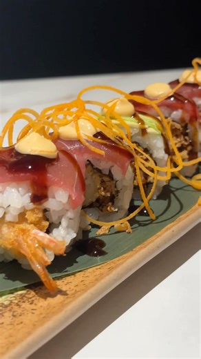 Hay hambre… y luego está ese antojo que solo Kanbun Hermosilla puede saciar 🍜🥢. Sushi fresco, baos esponjosos, noodles ¿te lo vas a perder? Reserva tu mesa y deja que nosotros nos encarguemos del resto 😉. #sushilovers #sushi #restaurante #restaurantejaponés #madrid #restaurantemadrid #asiatico #comidafusión #noodles