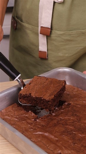 1.9K views · 21 reactions | The Secret to the Perfect Brownie with Crunchy Crust | SuperRecipes | Facebook