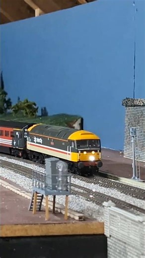 Bachmann Class 47 & Hornby Class 50 haul local services on Highfield Road #modelrailways