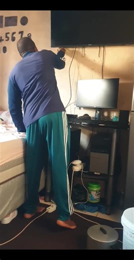 what fake electrician do | Courage & Pearl