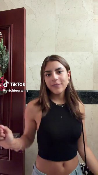 Video de Valentina Ricarda (@vrichiegrwms) relacionado con “valentina coughing”