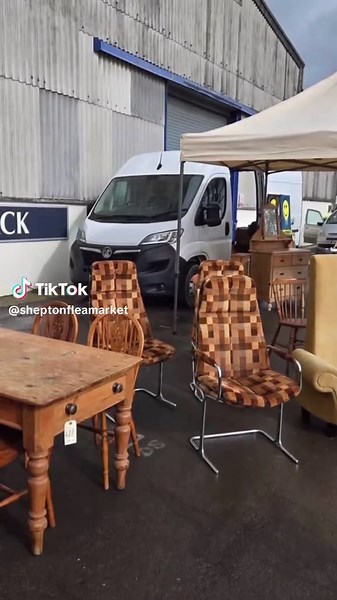 Our next flea: 🗓️5th April ⏰9.30am to 4.00pm 💰£6 per adult (Accompanied children free) 📍Royal Bath & West Showground, Shepton Mallet, Somerset, BA4 6QN 🦮Dogs are allowed on the lead For outside stands please turn up and pay at the gate. £50 for a car, £60 for a van. #sheptonflea #sheptonfleamarket #fleamarket #englishfleamarket #westenglandflea