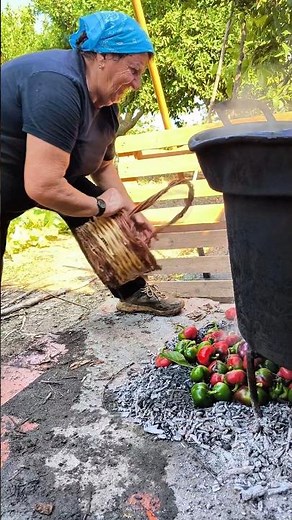 🔥 Perfect Roasted Peppers: From Fire to Table in 1 Minute! 🫑✨