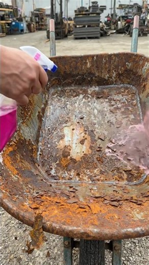 #Rust Cleaning in Action.Metal wheelbarrow tray #satisfying #rustremoval