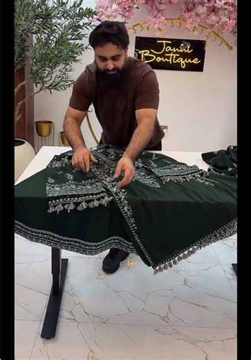 Discover Stunning Outfits at Janni Boutique!