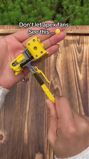 Which one do you like?#apex #wraithheirloom #heirloom #octane #pathfinder