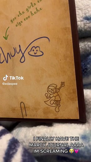 Unboxing the Amphibia Book: Marcy's Journal