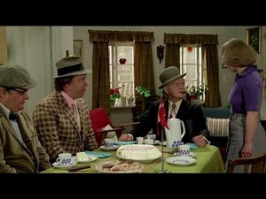 Olsen-banden ser rødt (1976) - Er det dig, der altid sidder i fængsel? Er det skægt?