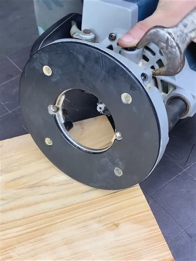 4.8K views | Cutting Curved Wood Grooves That Carpenters Don't Know - Secret To Using Handheld Tube Machine !!! #fbreelsfypシ゚viralシ #reelsvideoシ #fbreelsfypシ゚ #fbreels #fb #shorts #short #fblifestyle #fbreelsfypシ゚viralfbreelsfypシ゚viral #shortreel | Wendy Hicks | Facebook