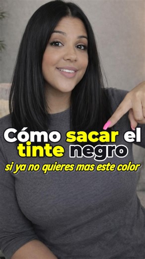 ¿COMO SACAR EL TINTE NEGRO? Si ya no quieres mas este color. 👉Sí se puede… pero no en todos los casos. El negro se acumula, mancha y se adhiere fuerte al cabello, no es un color que simplemente “se aclare” con una decoloración rápida. El error más grande es lanzarse sin hacer prueba de mechón. 🎯Ahí es donde se rompe el cabello, aparece el efecto chicle, empieza el daño real. 🎬En este video te explico como hacerlo de forma progresiva, sin maltratar tu cabello. Guarda este post si estás pensand