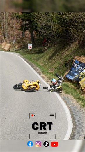 2 stroke crash 😳 #moto #bike #motorsport #crash #landshaag #pourtoi #foryou #2stroke