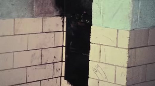 Exposición de un documental que forma parte del proceso de investigación ante la Tesis en curso: Tácticas urbanas para la rehabilitación sustentable & potenciar la cohesión social del Residencial público Luis Lloréns Torres. Como un nuevo centro urbano para el hábitat colectivo ciudadano. The Pruitt-Igoe Myth es un documental del año 2011 que detalla la historia del complejo de viviendas públicas Pruitt-Igoe en St. Louis, Missouri, y la eventual decisión de demoler todo el complejo en 1976, lo c