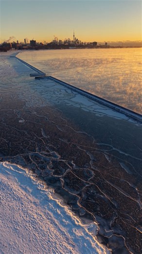 Kurt Wang on Instagram: "At -29°C this morning, the polar vortex met the sunrise over Lake Ontario, conjuring an incredible stream of steam rising from the lake. #toronto #lovetoronto #shareyourweather #coldweather #canada 📸 @kurt.wang"